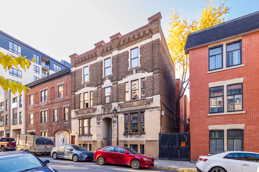 1220 Saint-Christophe Rue in Montréal, QC - Building Photo