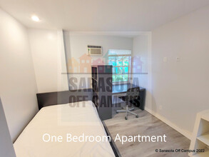 1014 Mecca Dr, Unit A in Sarasota, FL - Foto de edificio - Building Photo
