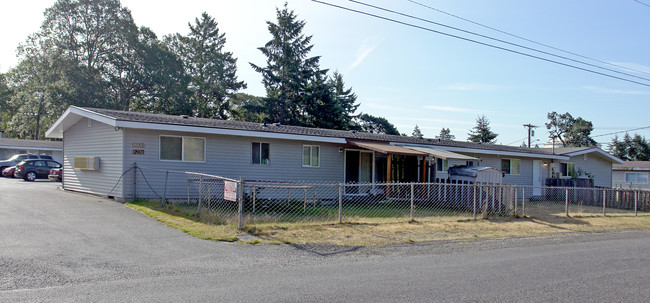 Jet Apartments in Lakewood, WA - Building Photo - Building Photo