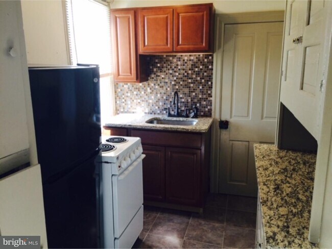 101 E Broad St-Unit -UNIT 7 in Quakertown, PA - Foto de edificio - Building Photo