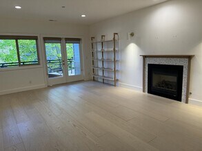 360 Knechtel Way NE in Bainbridge Island, WA - Building Photo - Building Photo