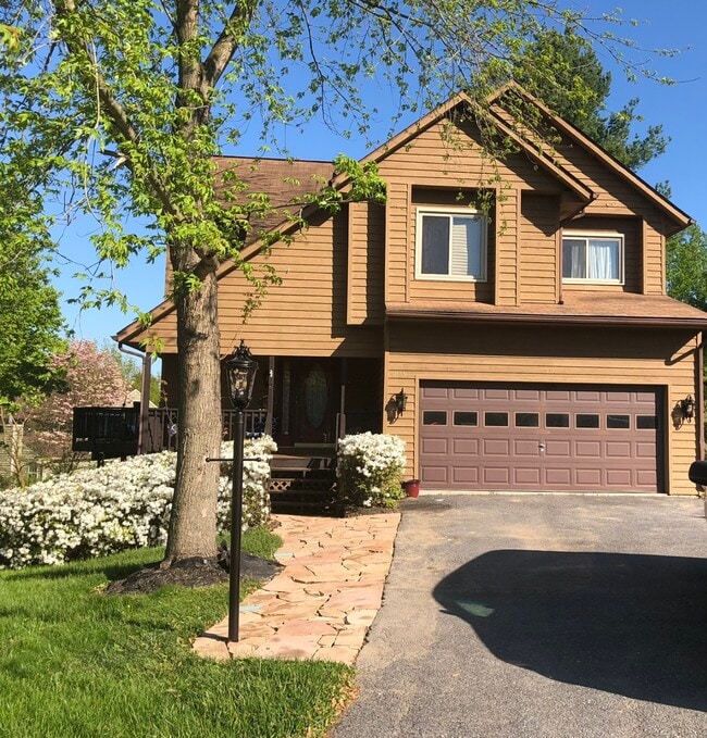 property at 10391 Meadowlake Cir