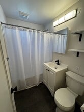 1215 NE 79th Ave in Portland, OR - Foto de edificio - Building Photo