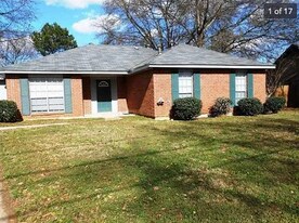 2637 Green Oaks Dr in Montgomery, AL - Building Photo