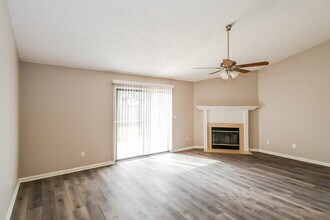 596 Artesian Ln in Orange Park, FL - Foto de edificio - Building Photo