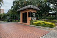 Plaza Landmark in Honolulu, HI - Foto de edificio - Building Photo