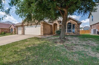 7702 Decoy Dr in Arlington, TX - Foto de edificio - Building Photo