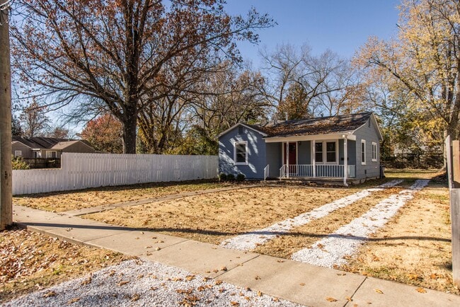 717 NW A St in Bentonville, AR - Building Photo - Building Photo
