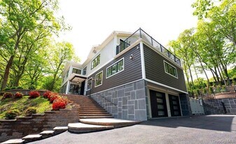 156 Sugar Toms Ln in East Norwich, NY - Building Photo