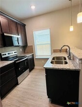 516 Hudson St in Seguin, TX - Building Photo - Building Photo