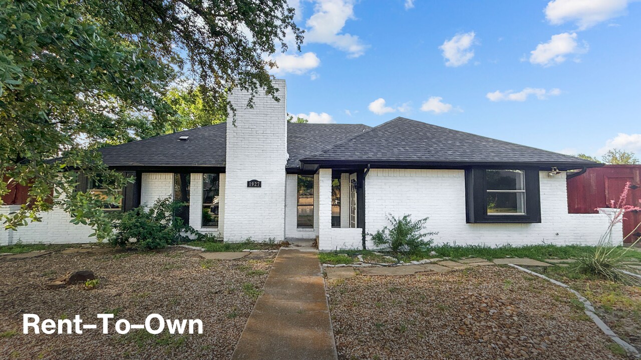 1927 Vista Oaks Dr in Carrollton, TX - Building Photo