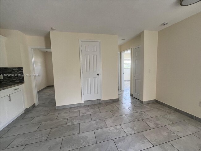 2760 SW 2nd St in Fort Lauderdale, FL - Building Photo - Building Photo