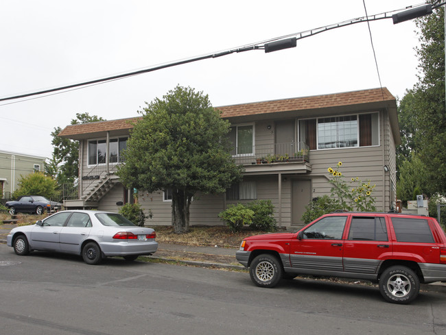 1709 SE Linn St in Portland, OR - Foto de edificio - Building Photo