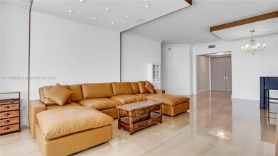 19111 Collins Ave, Unit 1705 in Sunny Isles Beach, FL - Foto de edificio - Building Photo