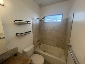 253 W Canada, Unit B in San Clemente, CA - Foto de edificio - Building Photo