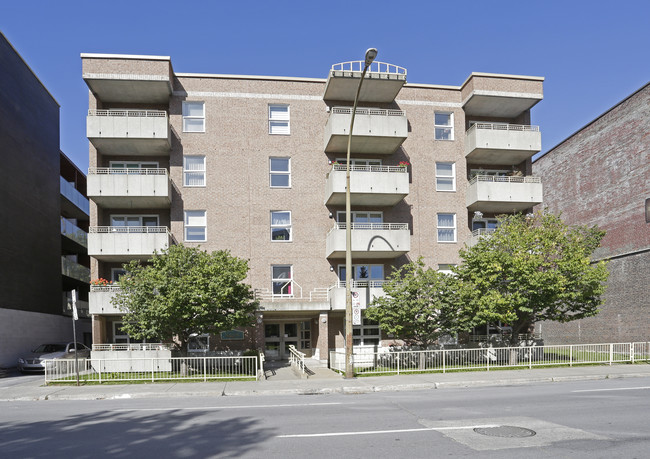 2265 Sainte-Catherine E in Montréal, QC - Building Photo - Building Photo