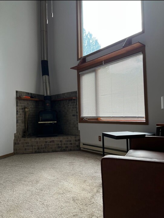 222 Timberline Dr in Anchorage, AK - Building Photo