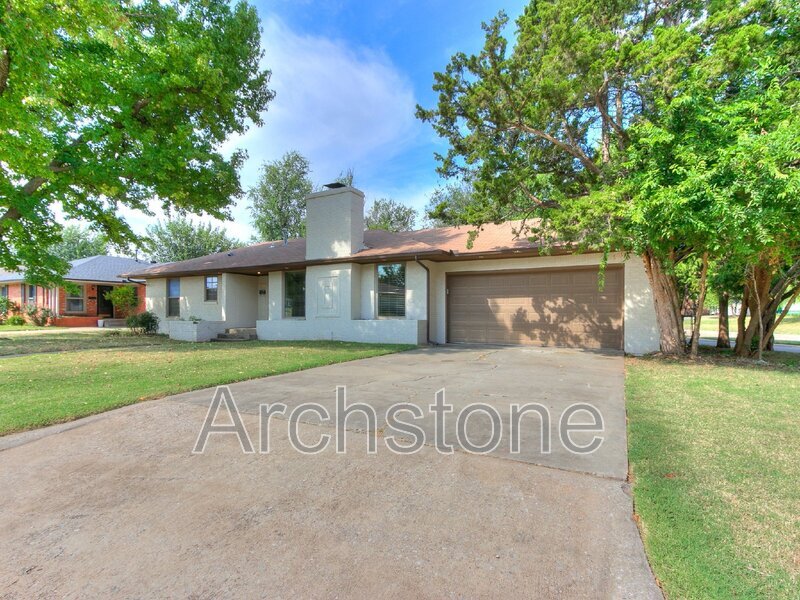 9631 Stratford Dr in The Village, OK - Building Photo