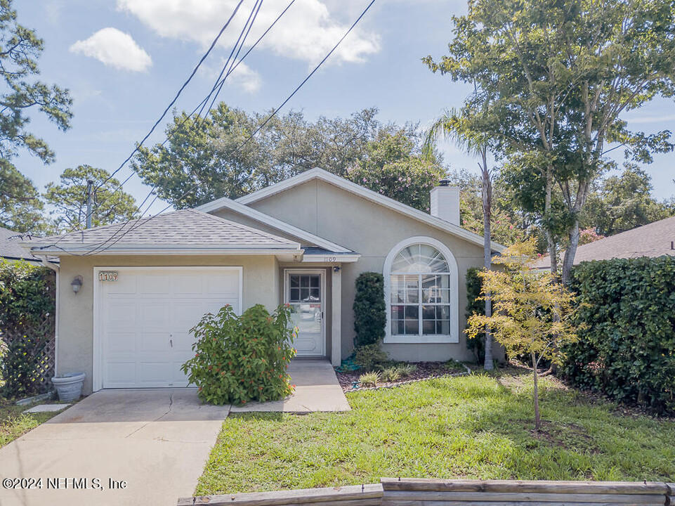 1109 Hibiscus St in Atlantic Beach, FL - Building Photo