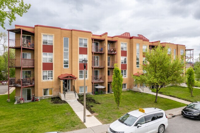 14867 Lirette Rue in Pierrefonds, QC - Building Photo - Building Photo