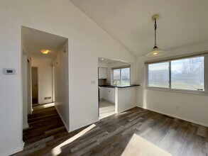 2 Chinook Ct in Randallstown, MD - Building Photo - Building Photo