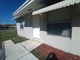 132 SW 12th Ave in Delray Beach, FL - Building Photo