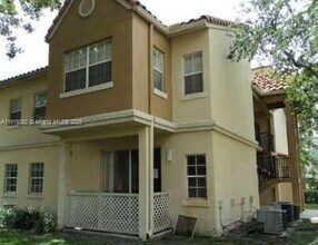 18306 NW 68th Ave in Hialeah, FL - Building Photo - Building Photo