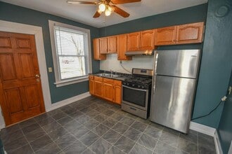 433 E Lloyd St, Unit 433 Lower in Milwaukee, WI - Foto de edificio - Building Photo