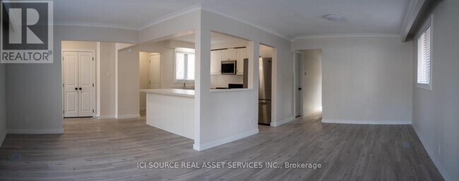 200 John St W in Bradford West Gwillimbury, ON - Building Photo - Building Photo