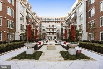 6900 Fleetwood Rd in McLean, VA - Building Photo - Building Photo