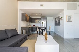 151 SE 1st St, Unit 1807 in Miami, FL - Building Photo - Building Photo