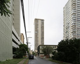 Waikiki Skytower in Honolulu, HI - Building Photo - Building Photo