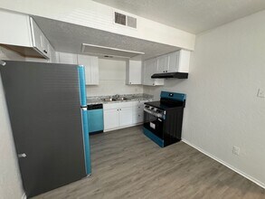 1050 Meadowlark Ct SE in Rio Rancho, NM - Building Photo - Building Photo