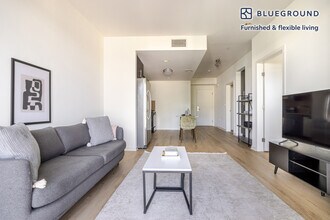 13488 Maxella Ave in Marina Del Rey, CA - Building Photo - Building Photo