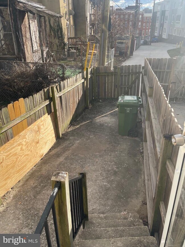 725 E Biddle St photo'