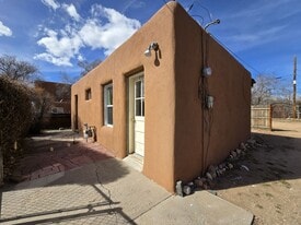 739 Montez Pl in Santa Fe, NM - Building Photo