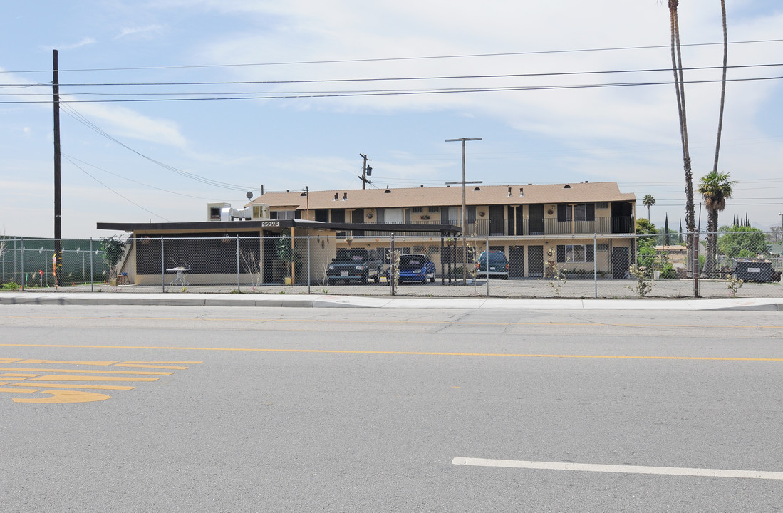 25093 9th St in San Bernardino, CA - Building Photo