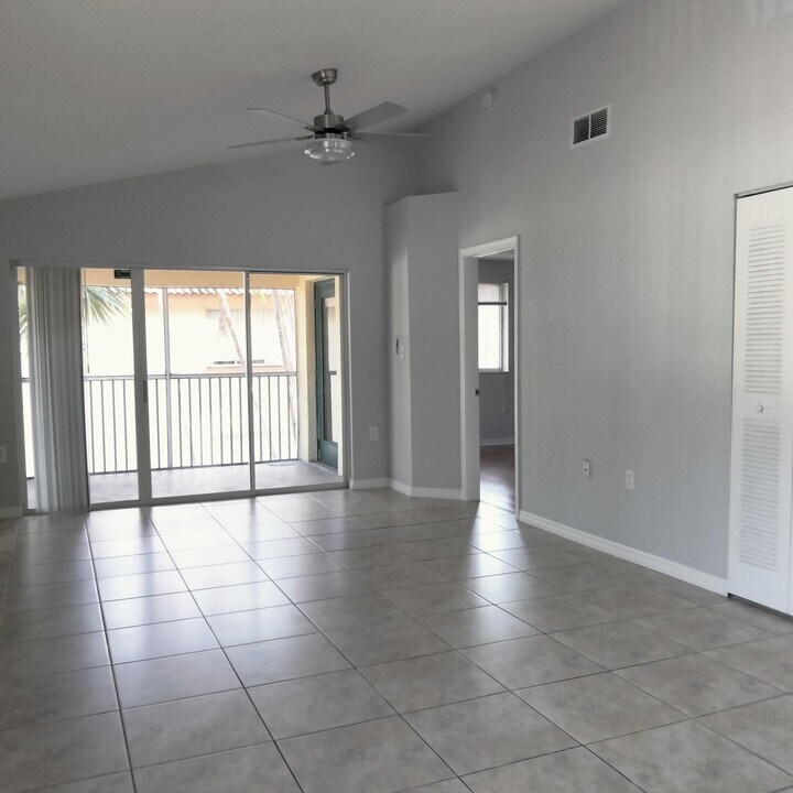 18201 Glenmoor Dr in West Palm Beach, FL - Building Photo