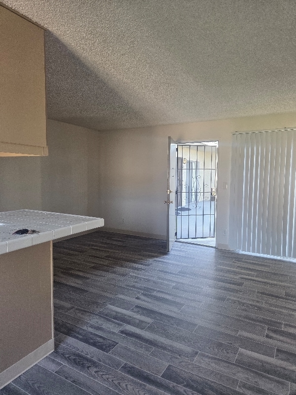 995 N Mollison Ave in El Cajon, CA - Building Photo - Building Photo