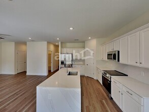 5981 Sycamore Pl St in St. Cloud, FL - Foto de edificio - Building Photo