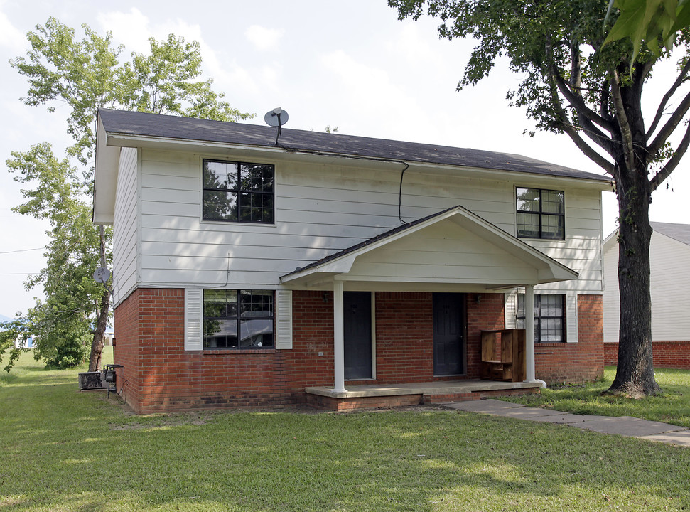 900 Mcculloch St in Beebe, AR - Building Photo