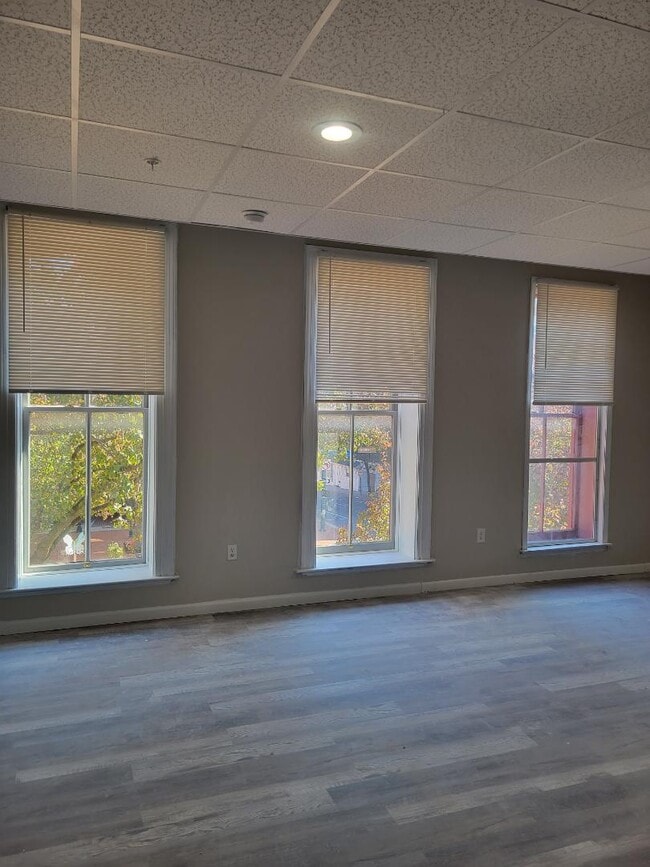 6 W Washington St in Hagerstown, MD - Foto de edificio - Building Photo