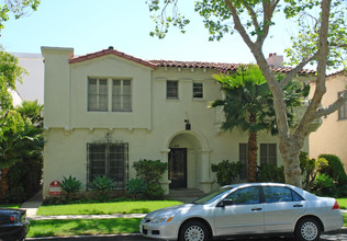 132 S Oakhurst Dr in Beverly Hills, CA - Building Photo - Building Photo