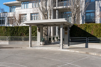 One Carillon Point in Kirkland, WA - Building Photo - Building Photo