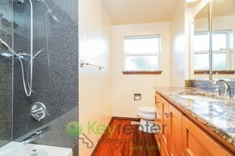 5440 16th Ave SW in Seattle, WA - Building Photo - Building Photo