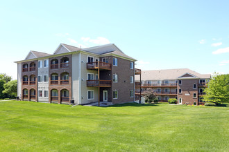 Woodridge Estates in Coralville, IA - Foto de edificio - Building Photo