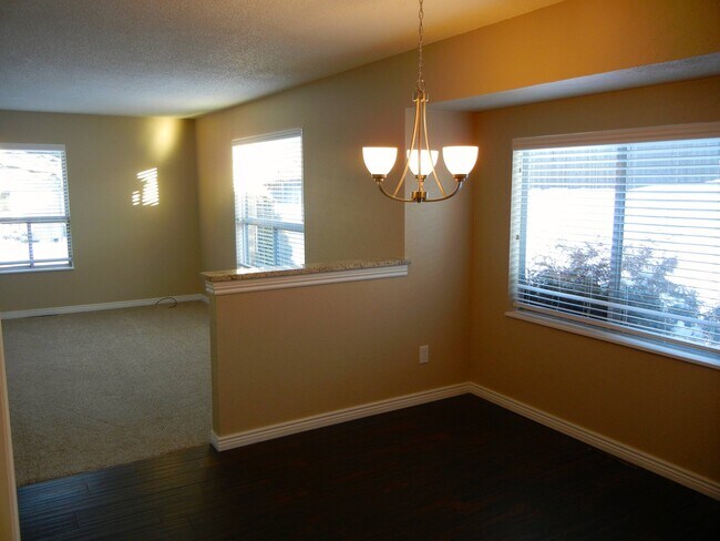 1869 S Lee St in Lakewood, CO - Foto de edificio - Building Photo