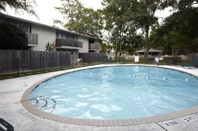 909 Silber Rd, Unit 36 in Houston, TX - Building Photo - Building Photo