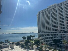 600 NE 36th St in Miami, FL - Building Photo