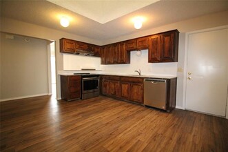 12027 Leisure Way in Dallas, TX - Building Photo - Building Photo
